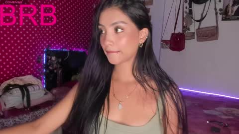 Im MiaIts my first day here  online show from 01/13/25, 03:12