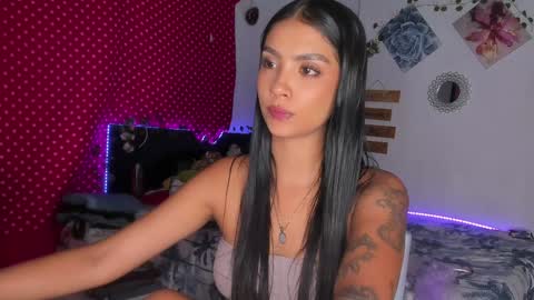 Im MiaIts my first day here  online show from 01/20/25, 01:18