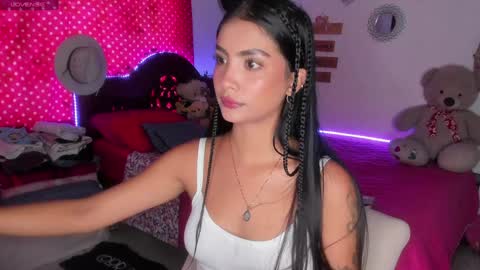 Im MiaIts my first day here  online show from 02/01/25, 09:51