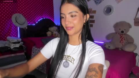 Im MiaIts my first day here  online show from 02/02/25, 11:11