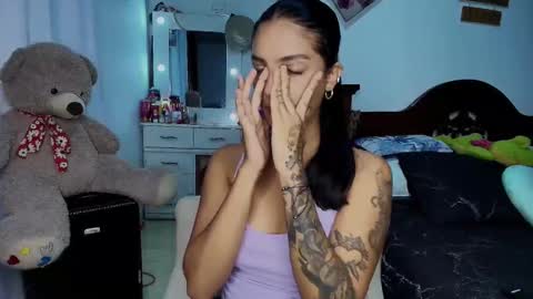 Im MiaIts my first day here  online show from 10/04/25, 12:30