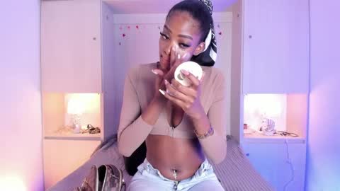 stefannyevans_ online show from 05/20/26, 12:44