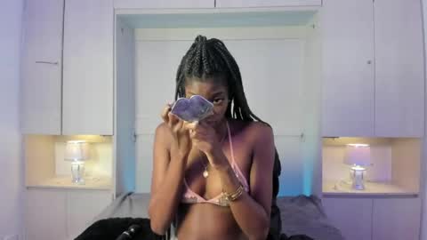 stefannyevans_ online show from 06/04/26, 12:00