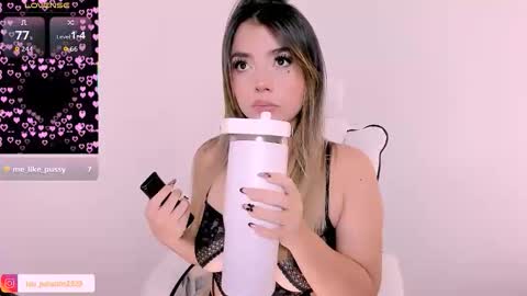 Snapshot of stefanycifuentes chatting on 11/15/25, 08:22 Stefa online show from 11/15/25, 08:22