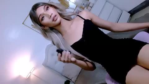 Snapshot of steffani_deluxe chatting on 12/21/24, 02:47 STEF online show from 12/21/24, 02:47