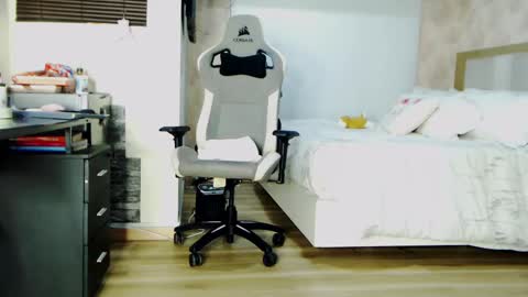 Zuly online show from 03/12/25, 03:46