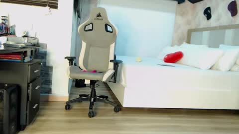 Zuly online show from 09/14/25, 12:32