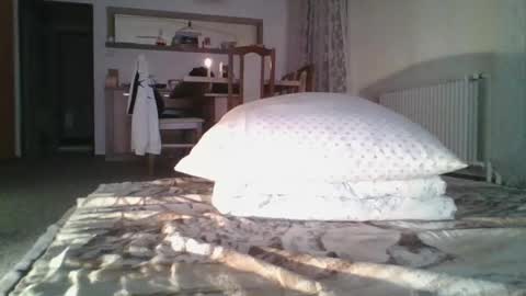 Snapshot of steki038434 chatting on 11/30/25, 05:06 steki038434 online show from 11/30/25, 05:06