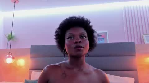 Snapshot of stela_ebony chatting on 10/19/25, 01:45 STELA online show from 10/19/25, 01:45