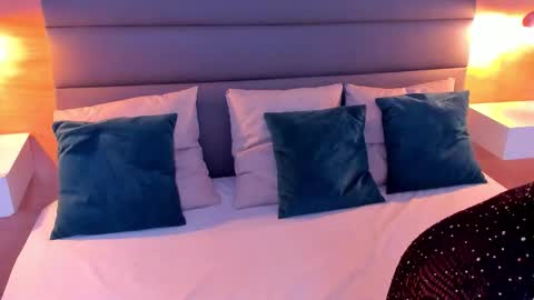 Snapshot of stela_ebony chatting on 10/31/25, 06:42 STELA online show from 10/31/25, 06:42