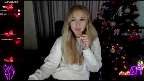 Stella  Cox online show from 12/19/25, 08:54