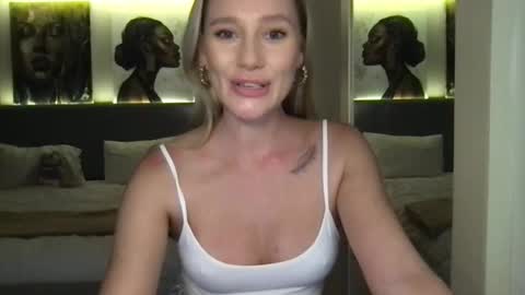 Stella online show from 09/18/25, 01:57