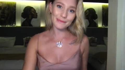 Stella online show from 10/13/25, 02:17