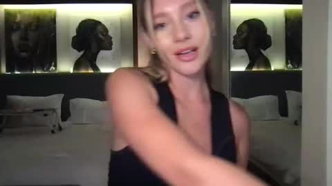 Stella online show from 10/26/25, 02:34