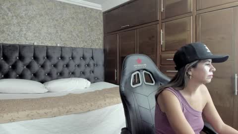 Estella online show from 01/18/25, 11:55