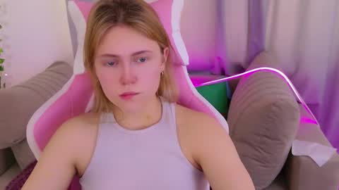 Snapshot of stellahaart chatting on 12/05/25, 08:23 Stella 3 online show from 12/05/25, 08:23