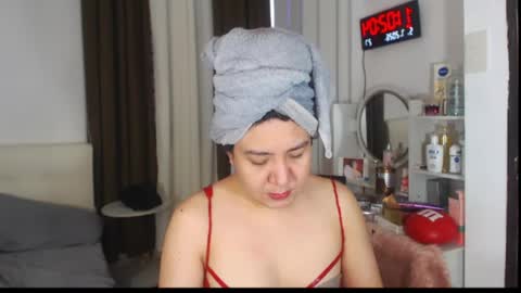 Snapshot of stellahugets chatting on 07/05/26, 03:02 Stella online show from 07/05/26, 03:02
