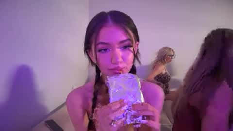 stellapearl online show from 09/20/25, 05:41