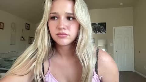 stellaraexox online show from 09/17/25, 11:06