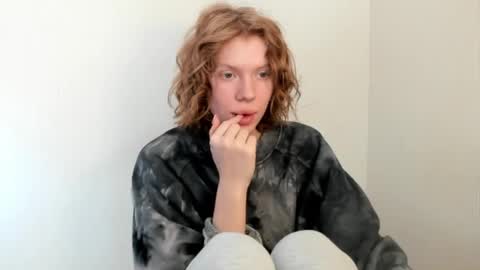 Snapshot of stellaswen chatting on 10/02/25, 09:05 S T E L L A online show from 10/02/25, 09:05