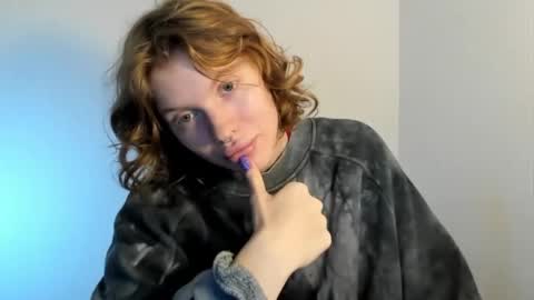 Snapshot of stellaswen chatting on 10/10/25, 08:35 S T E L L A online show from 10/10/25, 08:35