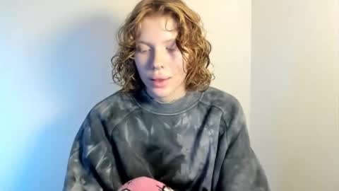 Snapshot of stellaswen chatting on 10/15/25, 11:43 S T E L L A online show from 10/15/25, 11:43