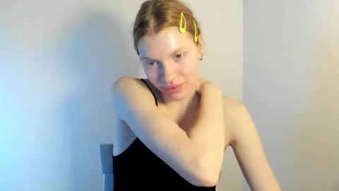 Snapshot of stellaswen chatting on 11/07/25, 10:04 S T E L L A online show from 11/07/25, 10:04