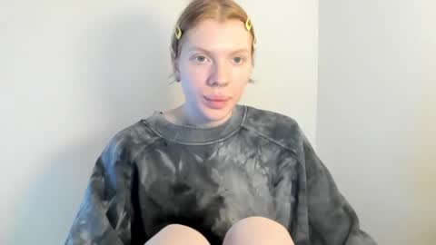 Snapshot of stellaswen chatting on 11/11/25, 09:53 S T E L L A online show from 11/11/25, 09:53