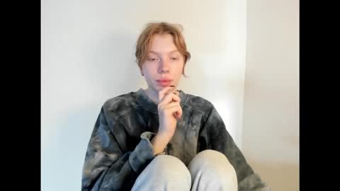 Snapshot of stellaswen chatting on 11/18/25, 08:08 S T E L L A online show from 11/18/25, 08:08