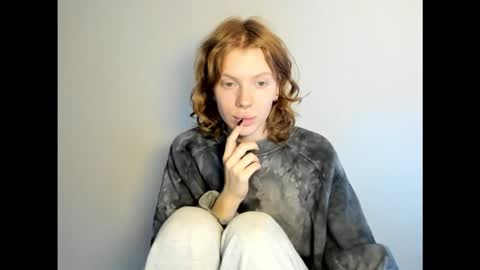 Snapshot of stellaswen chatting on 11/25/25, 08:14 S T E L L A online show from 11/25/25, 08:14