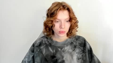 Snapshot of stellaswen chatting on 12/16/25, 08:08 S T E L L A online show from 12/16/25, 08:08