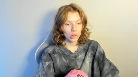 Snapshot of stellaswen chatting on 12/17/25, 08:09 S T E L L A online show from 12/17/25, 08:09