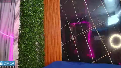 Stepha online show from 09/26/25, 11:03