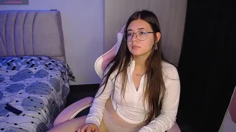 Snapshot of stepha_sweet chatting on 12/27/24, 10:37 Emma online show from 12/27/24, 10:37