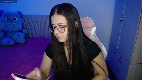 Snapshot of stepha_sweet chatting on 01/05/25, 08:00 Emma online show from 01/05/25, 08:00