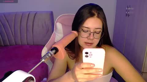 Snapshot of stepha_sweet chatting on 01/05/25, 11:01 Emma online show from 01/05/25, 11:01