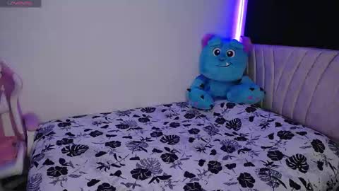 Snapshot of stepha_sweet chatting on 01/12/25, 12:07 Emma online show from 01/12/25, 12:07