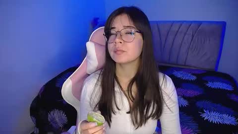 Snapshot of stepha_sweet chatting on 02/04/25, 01:02 Emma online show from 02/04/25, 01:02