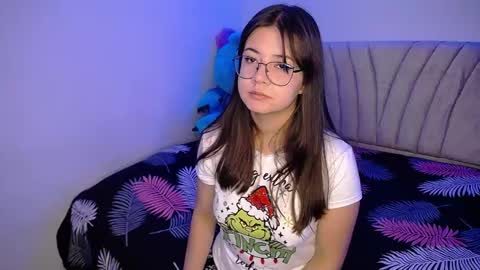 Snapshot of stepha_sweet chatting on 02/08/25, 02:47 Emma online show from 02/08/25, 02:47