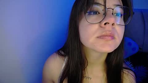 Snapshot of stepha_sweet chatting on 02/09/25, 05:19 Emma online show from 02/09/25, 05:19