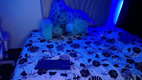 Snapshot of stepha_sweet chatting on 02/19/25, 02:55 Emma online show from 02/19/25, 02:55