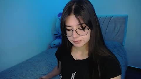 Snapshot of stepha_sweet chatting on 02/25/25, 03:20 Emma online show from 02/25/25, 03:20