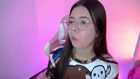 Snapshot of stepha_sweet chatting on 09/17/25, 05:20 Emma online show from 09/17/25, 05:20