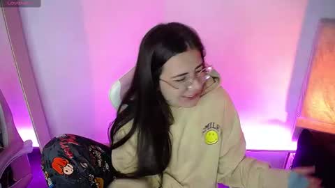 Snapshot of stepha_sweet chatting on 10/07/25, 01:03 Emma online show from 10/07/25, 01:03