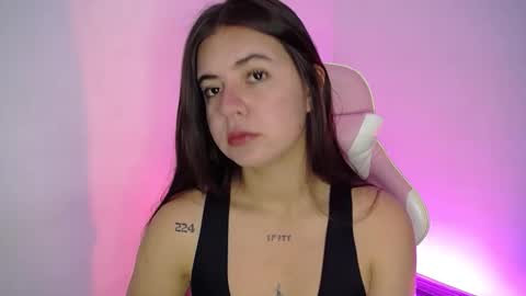 Snapshot of stepha_sweet chatting on 10/24/25, 05:37 Emma online show from 10/24/25, 05:37