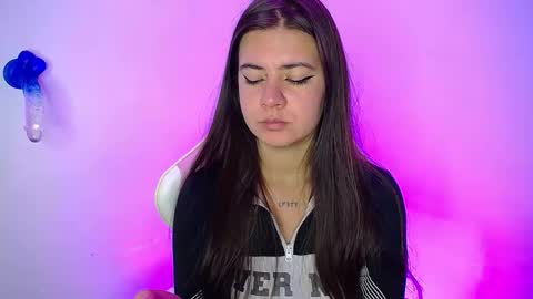 Snapshot of stepha_sweet chatting on 11/09/25, 06:12 Emma online show from 11/09/25, 06:12