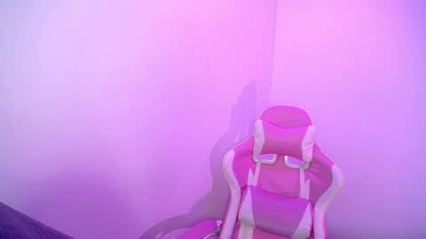 Snapshot of stepha_sweet chatting on 11/10/25, 03:27 Emma online show from 11/10/25, 03:27