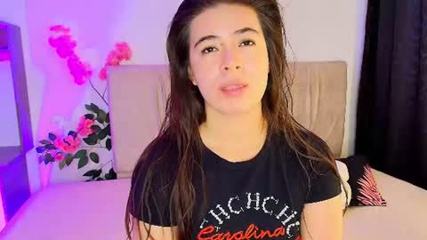 Snapshot of stepha_sweet chatting on 07/04/26, 12:33 Emma online show from 07/04/26, 12:33