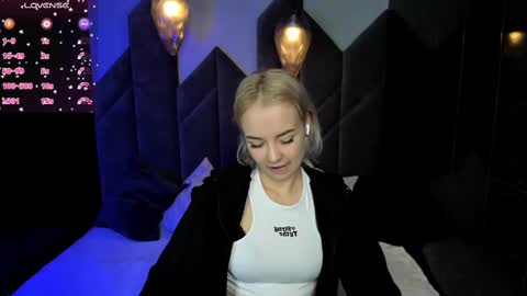 Stephanie Sea online show from 02/10/25, 01:55