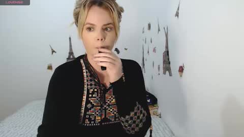 Stephanie   online show from 10/17/25, 10:07